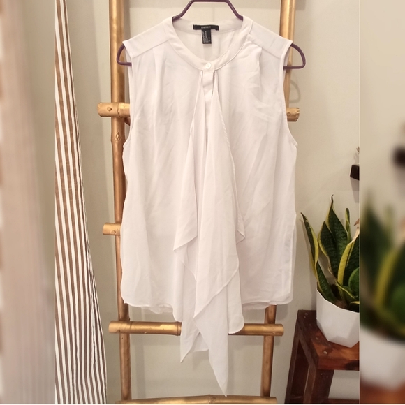 Forever 21 Tops - 🌼🌹🌻Forever 21 White Sleeveless Top